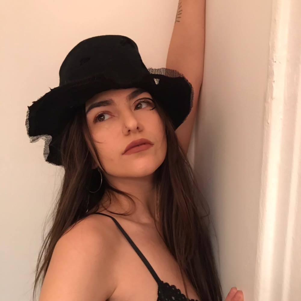 Meet your Posher, Chloe